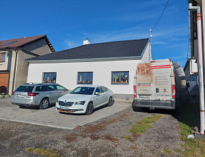 Zateplení stropu rodinného domu pomocí foukané izolace